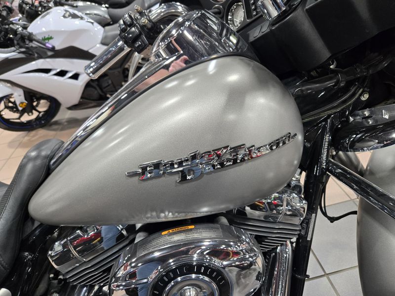 USED 2009 HARLEY STREET GLIDE Image 12