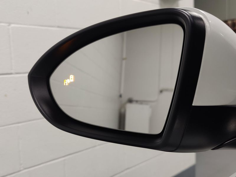 Used 2024 Volkswagen Jetta SE w/SunroofImage 8