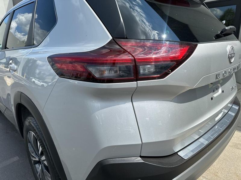 Used 2023 Nissan Rogue SVImage 9