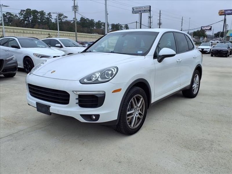 2018 Porsche Cayenne BaseImage 10