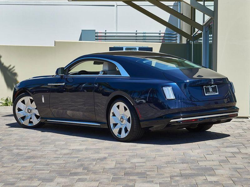Used 2025 Rolls-Royce Spectre Image 8