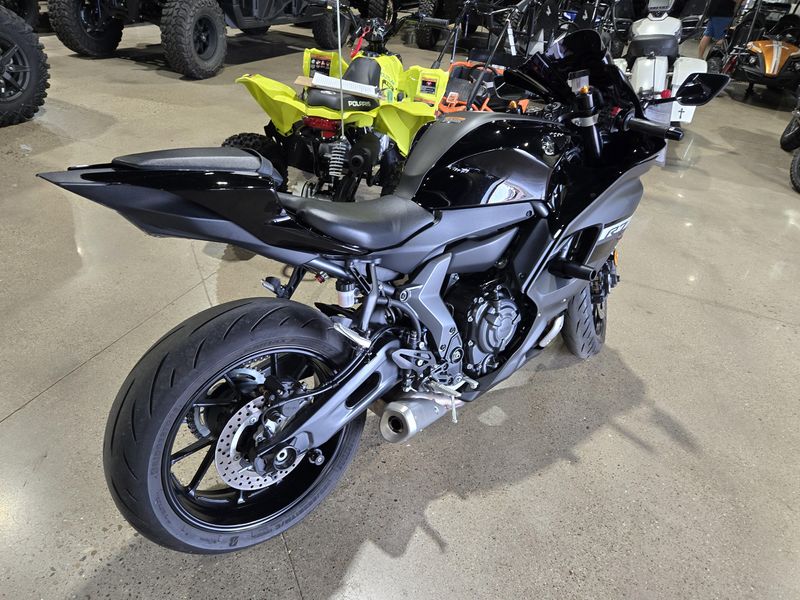 Used 2024 Yamaha YZFR7 Image 3