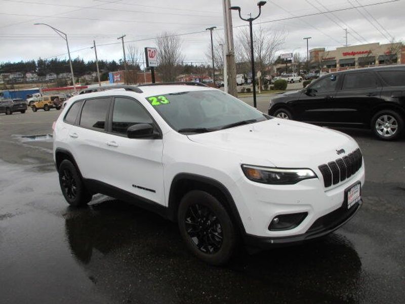 2023 Jeep Cherokee Altitude LuxImage 5