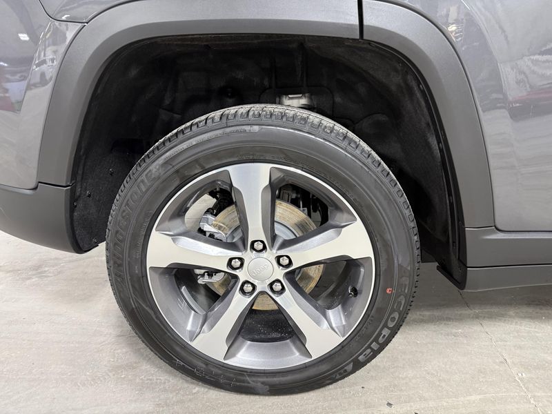 New 2026 Jeep Grand Cherokee Limited 4x4Image 10