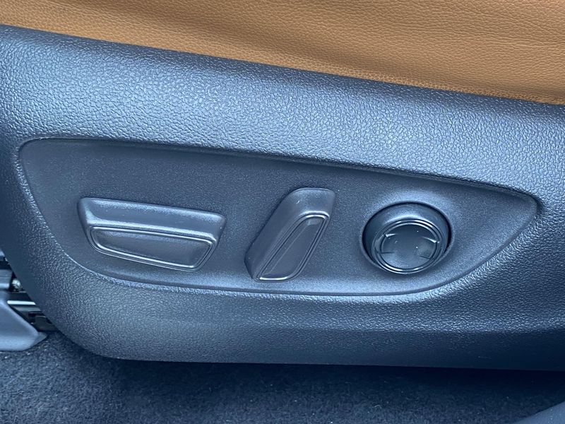 2022 Toyota Highlander PlatinumImage 19