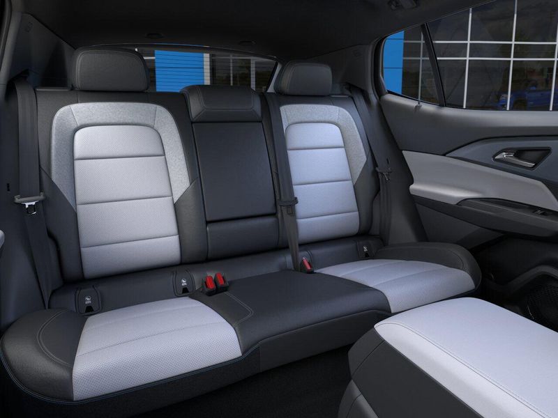 2025 Chevrolet Equinox EV LT2 w/PDEImage 17