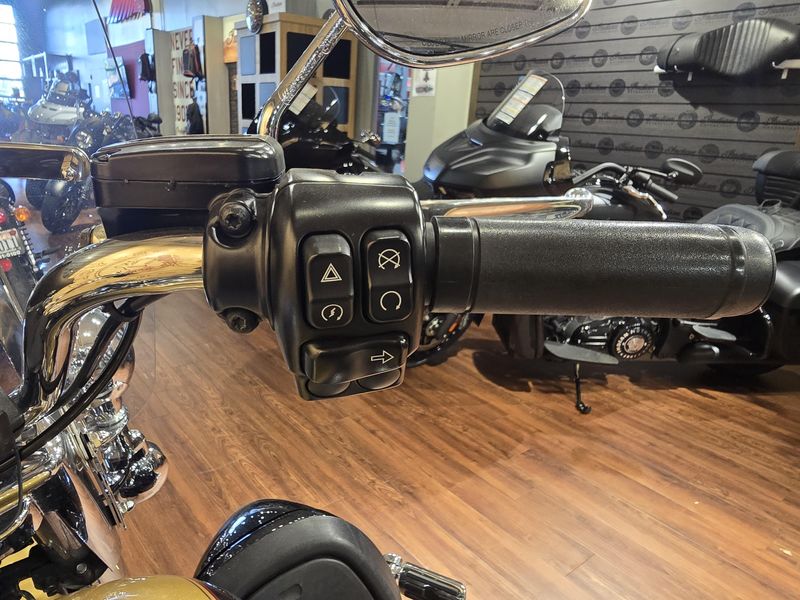 Used 2017 Harley-Davidson FLHR Road King Image 9