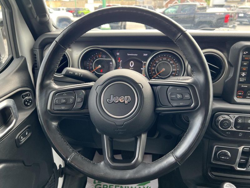 2021 Jeep Gladiator Willys photo 24