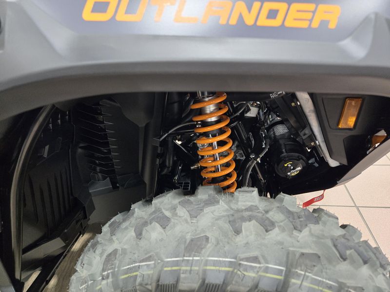 New 2025 Can-Am OUTLANDER XTP 1000R MINERAL GREY AND ORANGE CRUSH Image 19