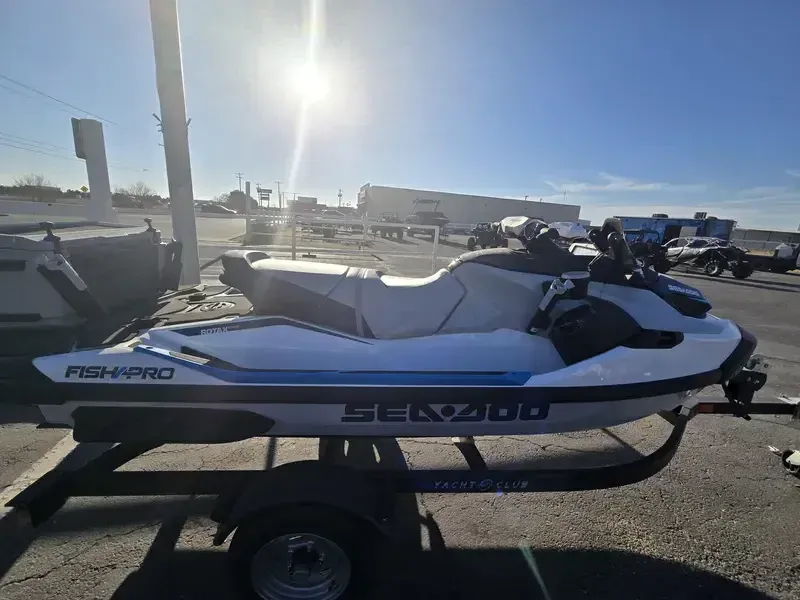 2025 SEADOO FISHPRO SPORT 170 IDF WHITE AND GULF STREAM BLUE Image 2
