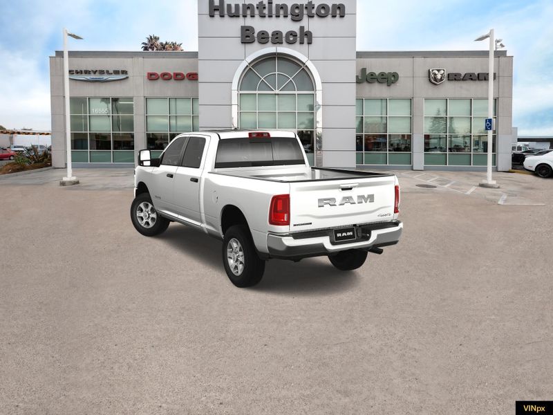 2025 RAM 3500 Big Horn Crew Cab 4x4Image 4