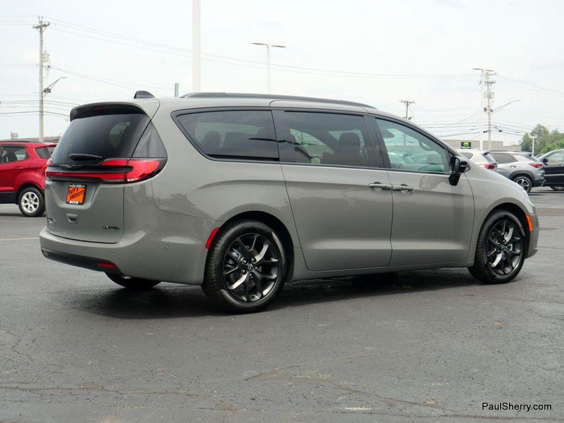 New 2025 Chrysler Pacifica LimitedImage 12