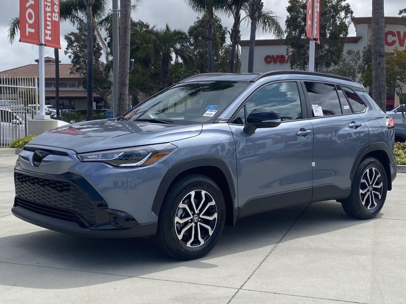 2025 Toyota Corolla Cross Hybrid SEImage 6