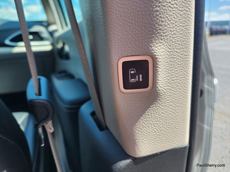 Used 2024 Chrysler Pacifica Touring L
