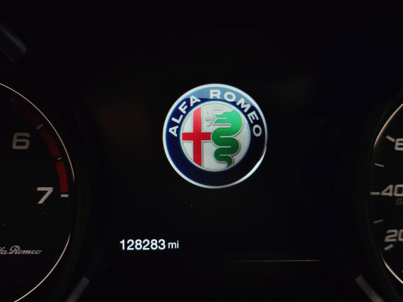 Used 2019 Alfa Romeo Stelvio Ti Nero AWD w/Sunroof/NavImage 31