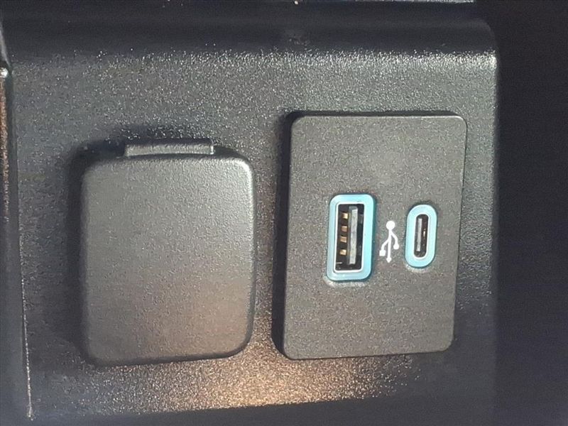 Used 2022 Ford Explorer XLTImage 26