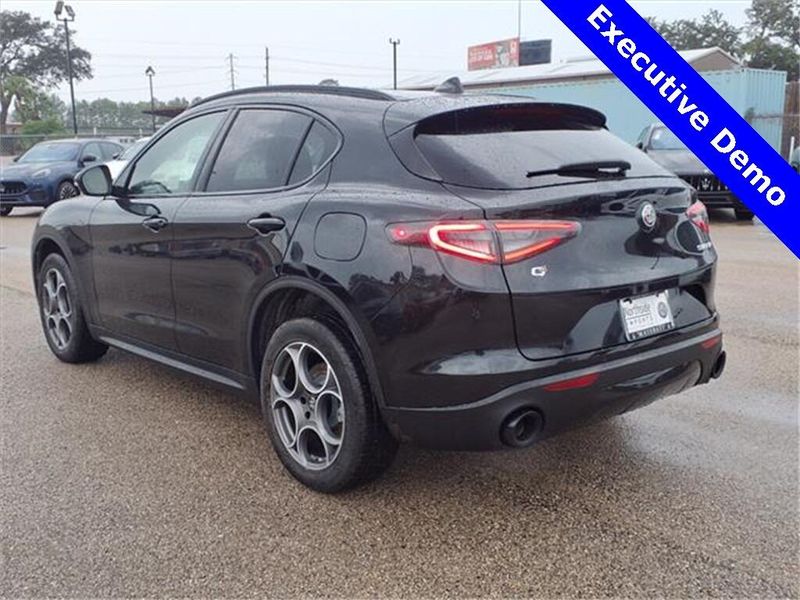 2025 Alfa Romeo Stelvio Image 8
