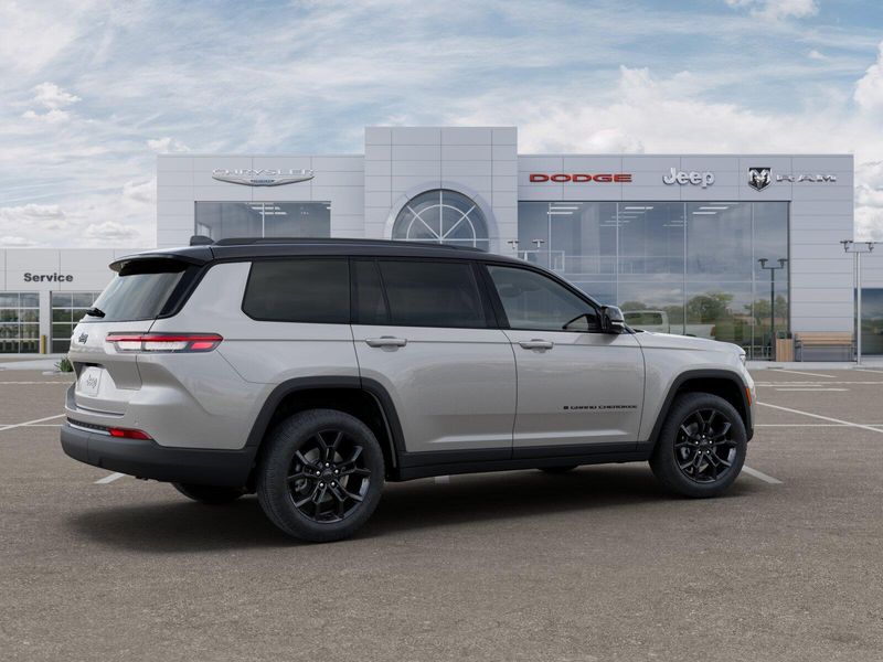 New 2025 Jeep Grand Cherokee L Limited 4x4Image 18