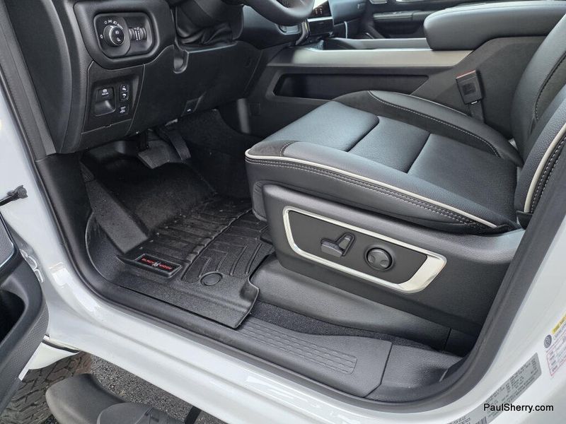 New 2026 RAM 1500 Laramie Crew Cab 4x4 5'7' Box