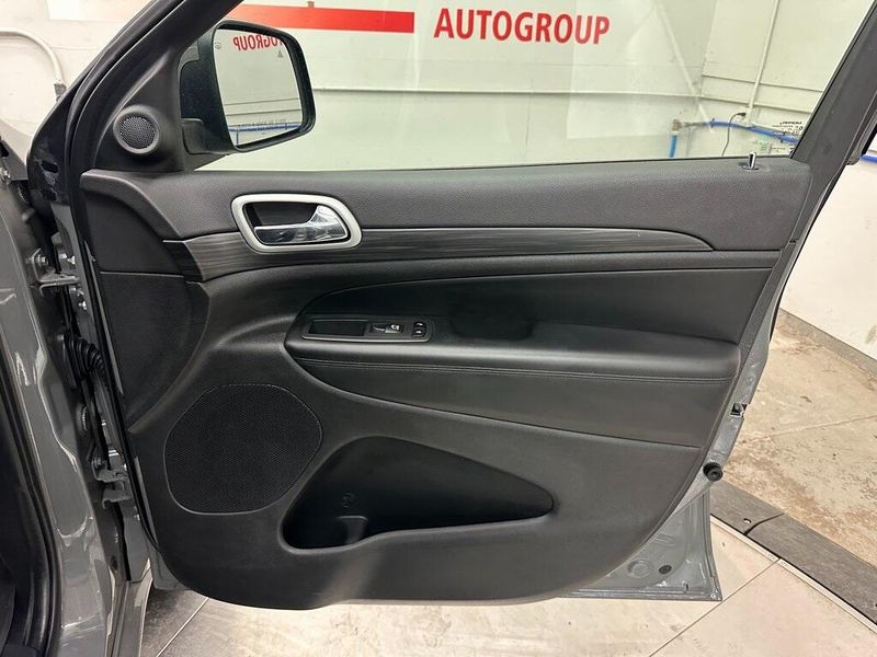 2021 Jeep Grand Cherokee Laredo XImage 28