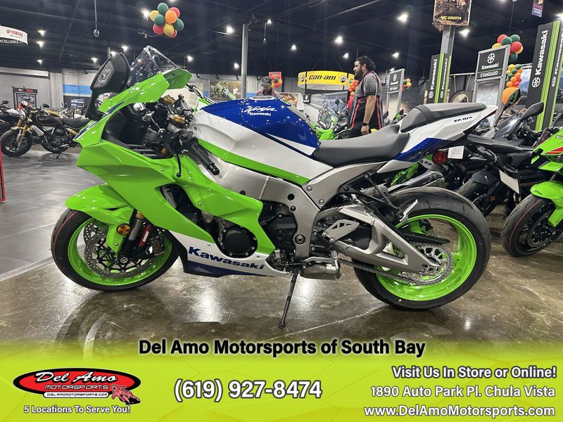 2024 Kawasaki ZX1002LRFBL-GN2  in a LIME GREEN/PEARL CRYSTAL WHITE/BLUE exterior color. Del Amo Motorsports of South Bay (619) 547-1937 delamomotorsports.com 