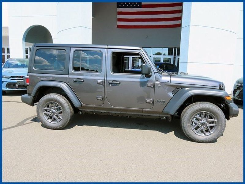 2024 Jeep Wrangler Sport SImage 2