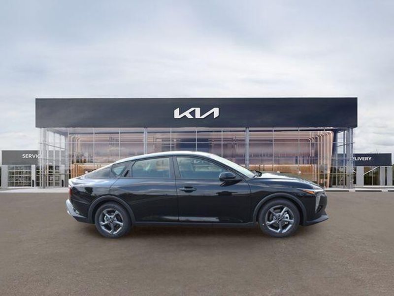 New 2026 Kia K4 LXSImage 2