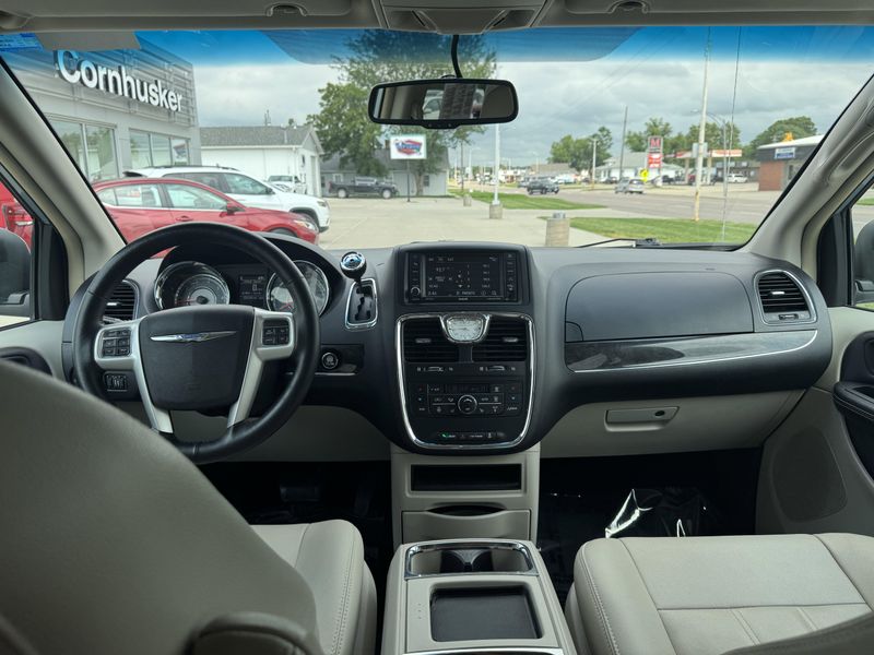Used 2016 Chrysler Town & Country TouringImage 27