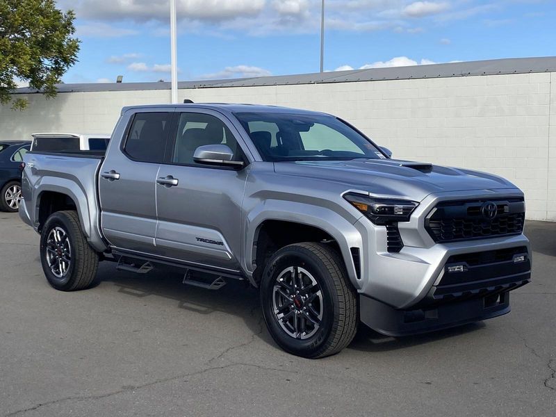 2025 Toyota Tacoma TRD SportImage 2