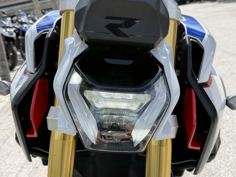2026 BMW R 1300 R