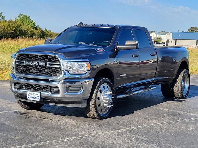 2022 RAM 3500 TradesmanImage 3