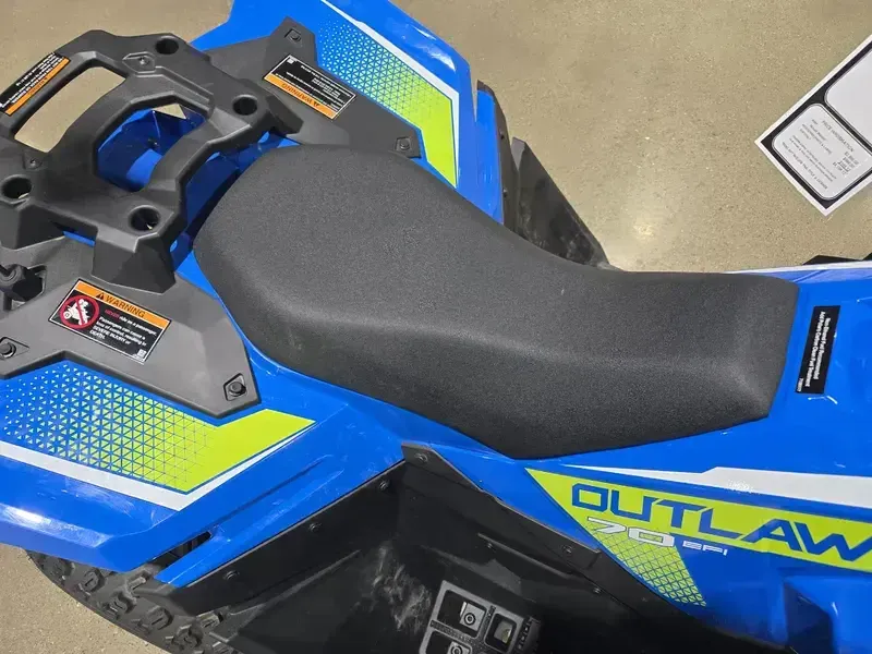 2025 Polaris OUTLAW 70 EFI VELOCITY BLUE AND LIFTED LIME Image 10