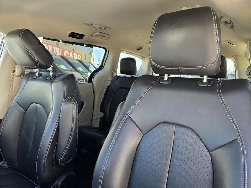 Used 2023 Chrysler Pacifica Touring L FWD