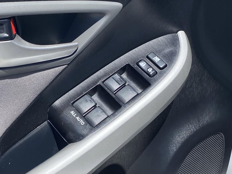 Used 2014 Toyota Prius Plug-In Image 18
