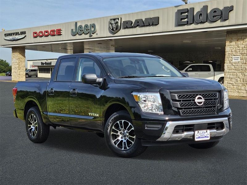 2023 Nissan Titan SVImage 1