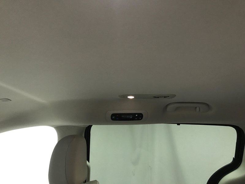 Used 2021 Chrysler Pacifica Touring LImage 16