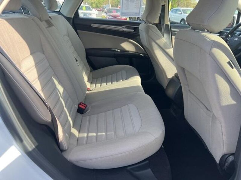 2019 Ford Fusion SImage 16