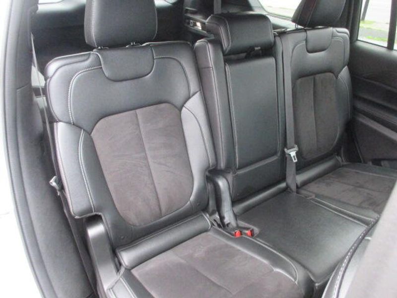 Used 2024 Jeep Grand Cherokee L AltitudeImage 25