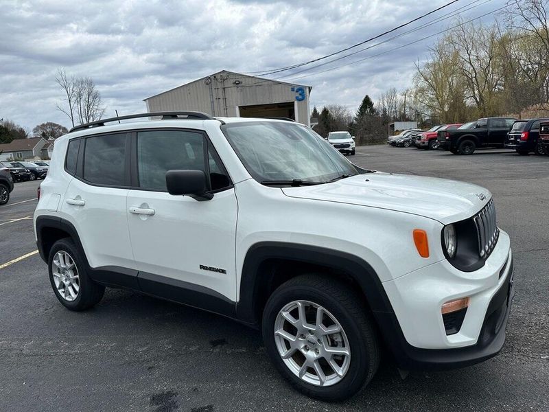 2022 Jeep Renegade LatitudeImage 1