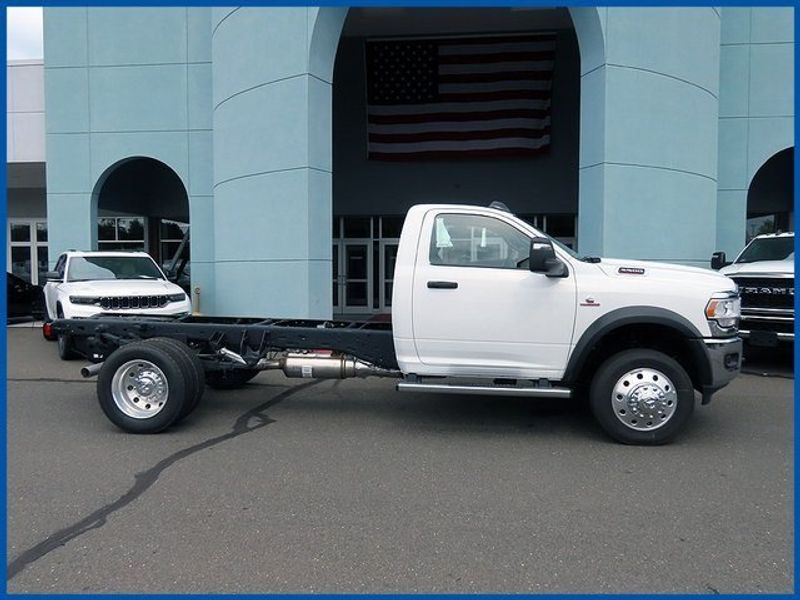 2024 RAM 5500 Chassis Cab TradesmanImage 2