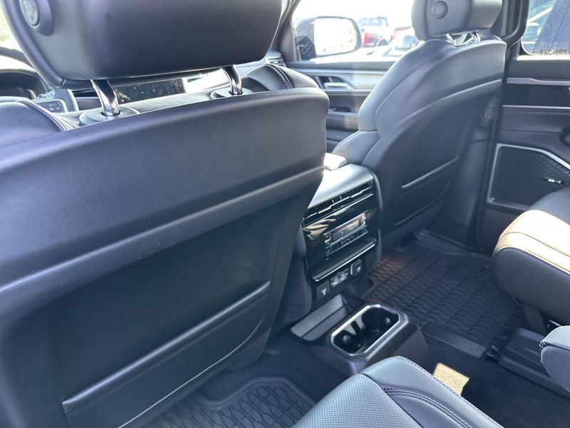 2025 Jeep Wagoneer Overland 4x4Image 22