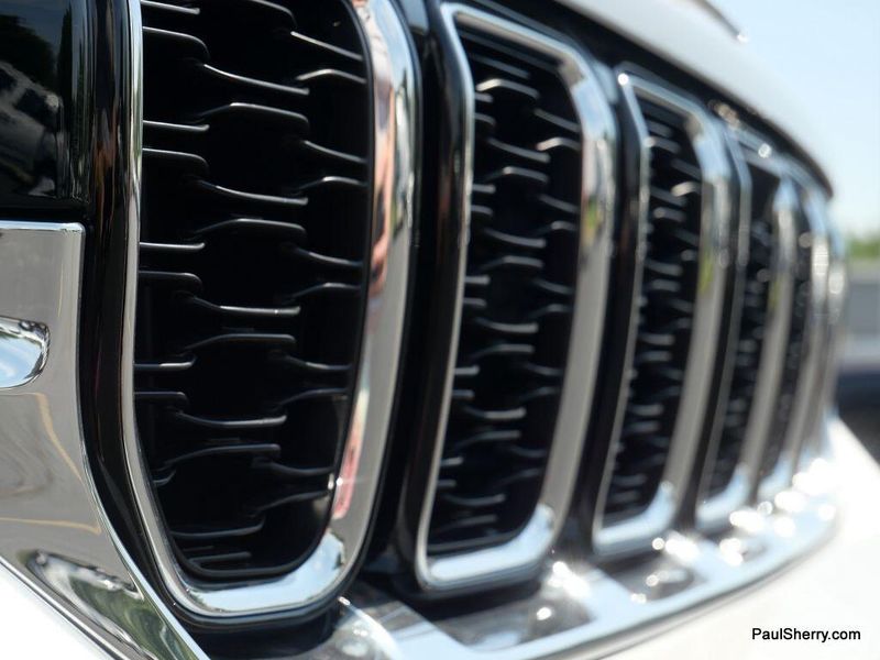 2025 Jeep Grand Cherokee Limited photo 12
