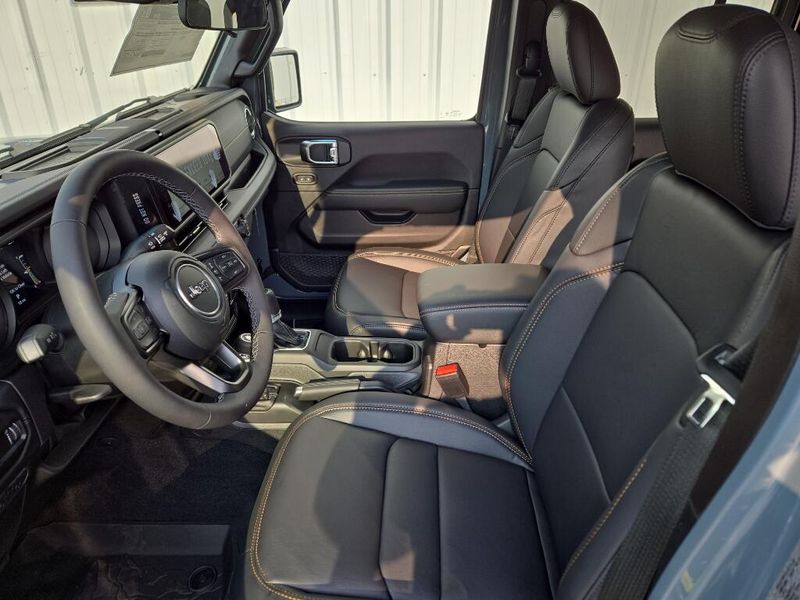 2025 Jeep Gladiator Sport photo 6