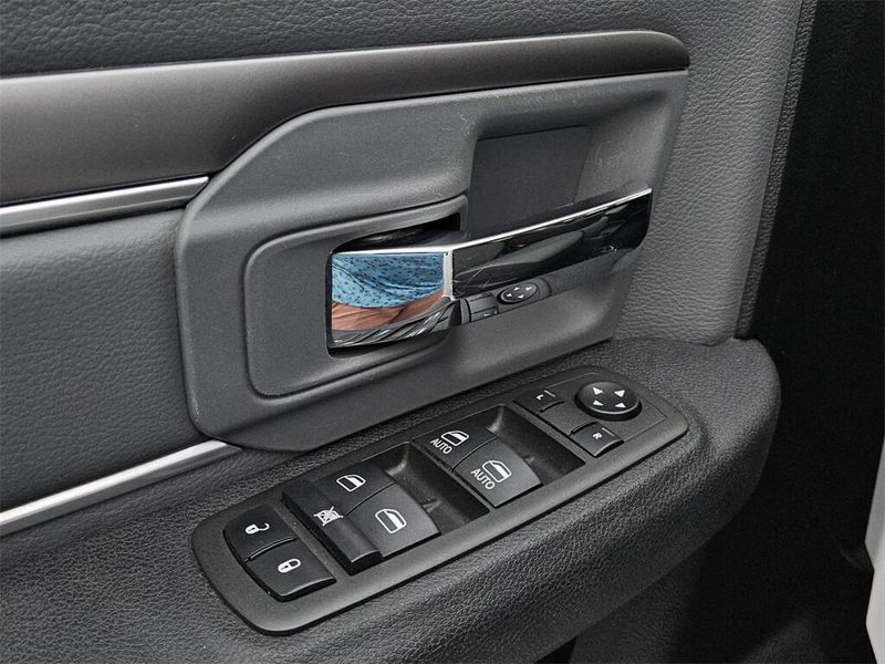 2022 RAM 1500 Classic SLTImage 25