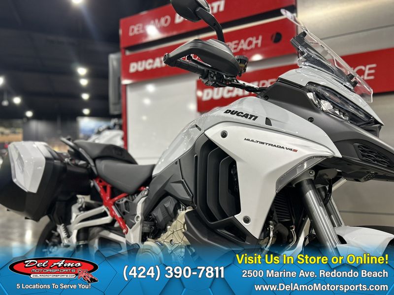 2024 Ducati MULTISTRADA V4 S TRAVEL & RADAR SPOKED WHEELSImage 24