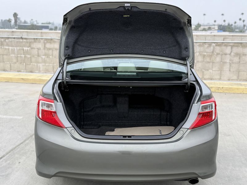 2013 Toyota Camry Hybrid XLEImage 15