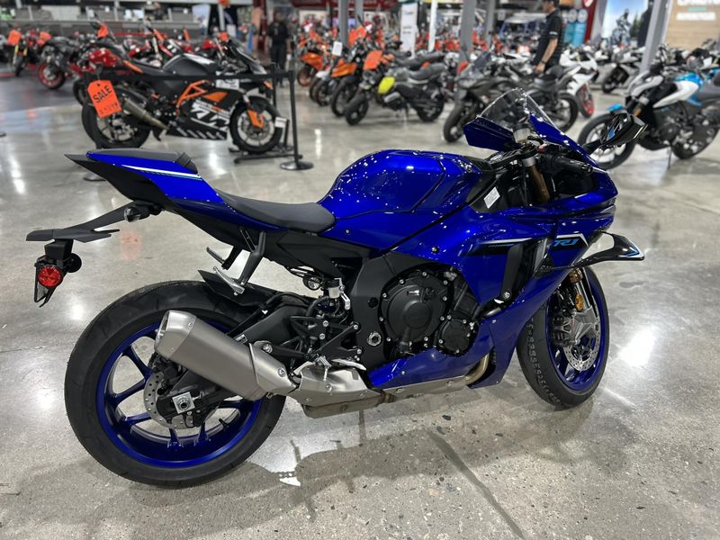 New 2025 Yamaha YZF-R1 Image 11