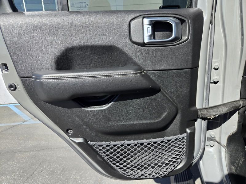 Used 2022 Jeep Gladiator Overland 4x4