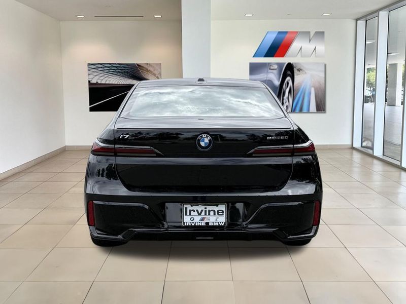 2025 BMW i7 eDrive50Image 7