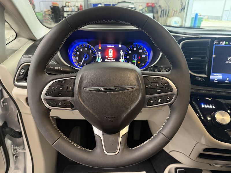 Used 2024 Chrysler Pacifica Touring LImage 20